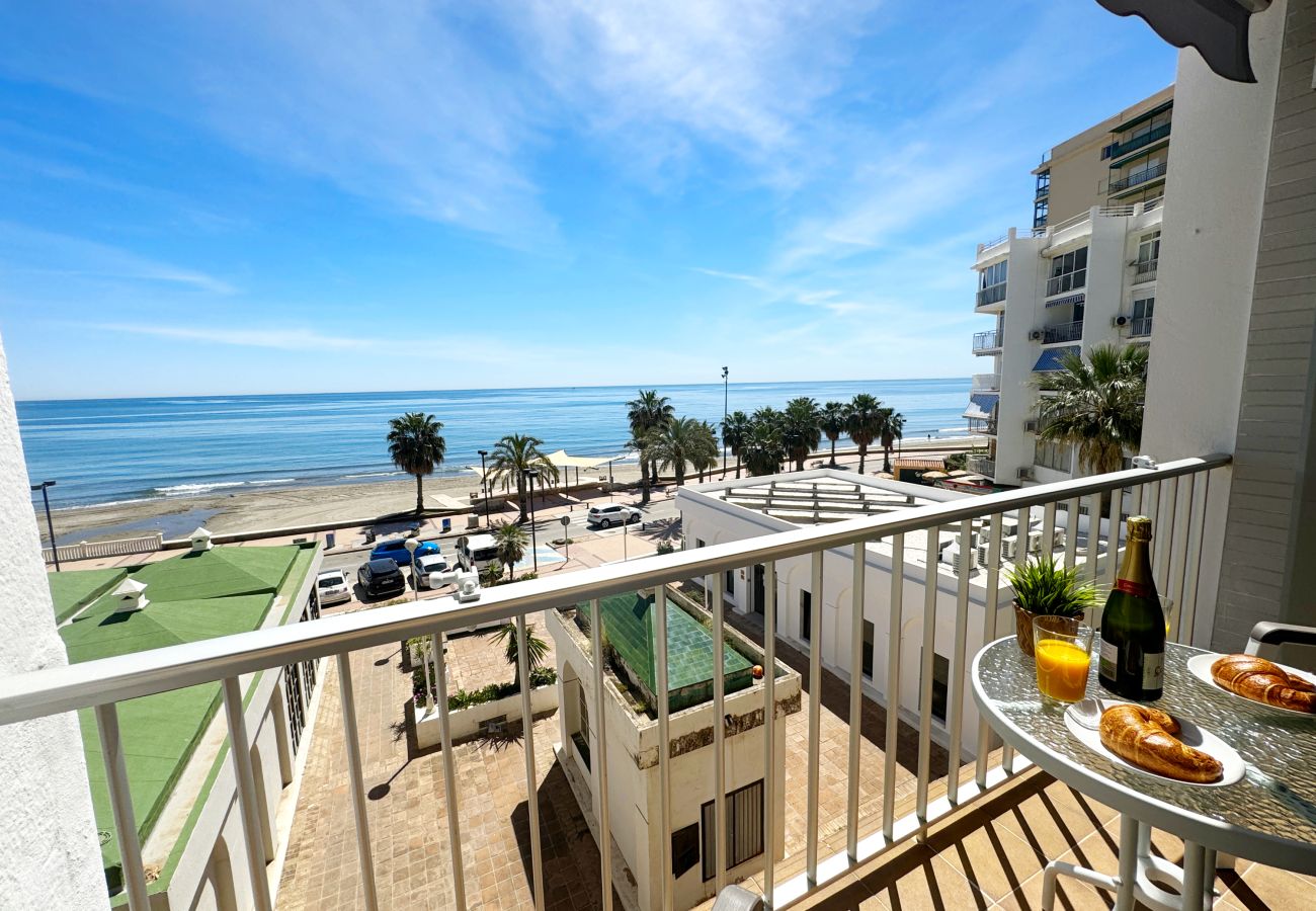 Apartamento en Fuengirola - 1 Dorm Moderno – 1ª Línea Carvajal, Cerca Beach Club