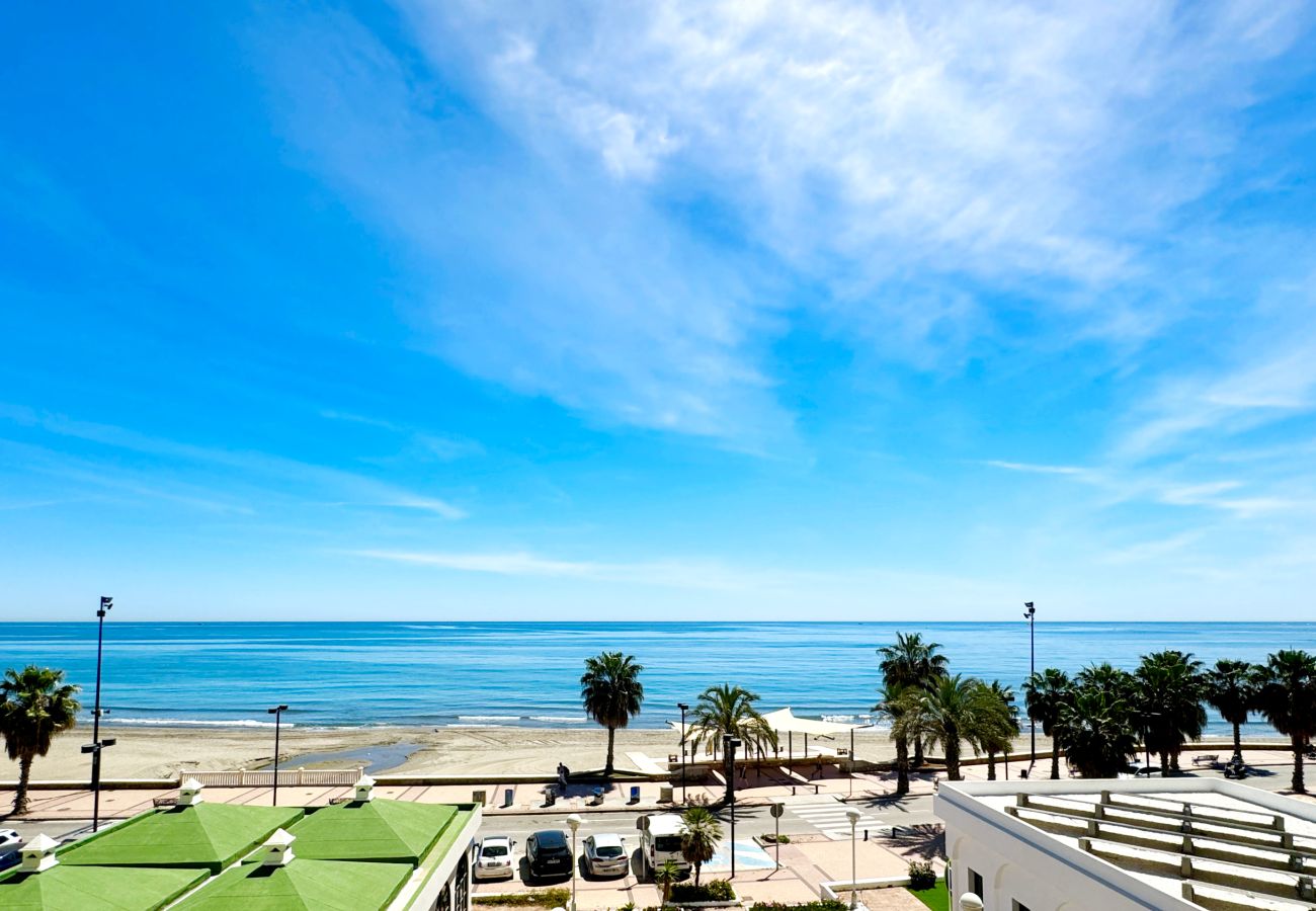 Apartamento en Fuengirola - 1 Dorm Moderno – 1ª Línea Carvajal, Cerca Beach Club