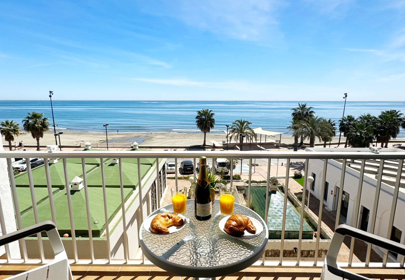 Apartamento en Fuengirola - 1 Dorm Moderno – 1ª Línea Carvajal, Cerca Beach Club