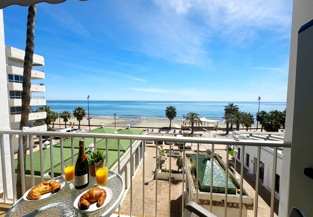 Apartamento en Fuengirola - 1 Dorm Moderno – 1ª Línea Carvajal, Cerca Beach Club