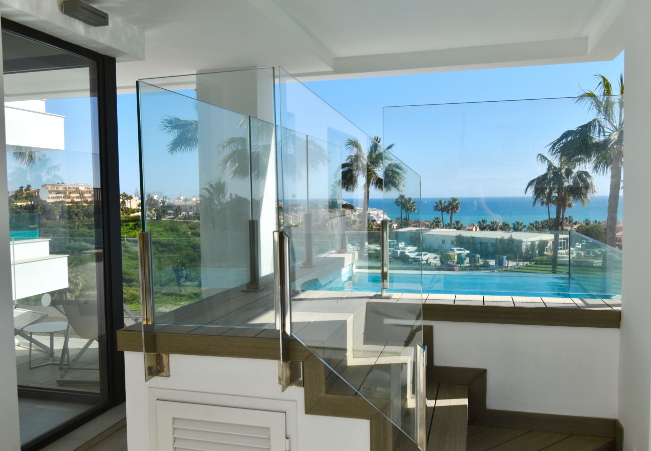 Apartamento en Mijas Costa -  auto_awesome Did you mean: Santa Barbara Heights luxury apartment overlooking the pool! 61 / 5,000 ¡Apartamento de lujo en Santa Barbara Heights con vista a las piscinas!