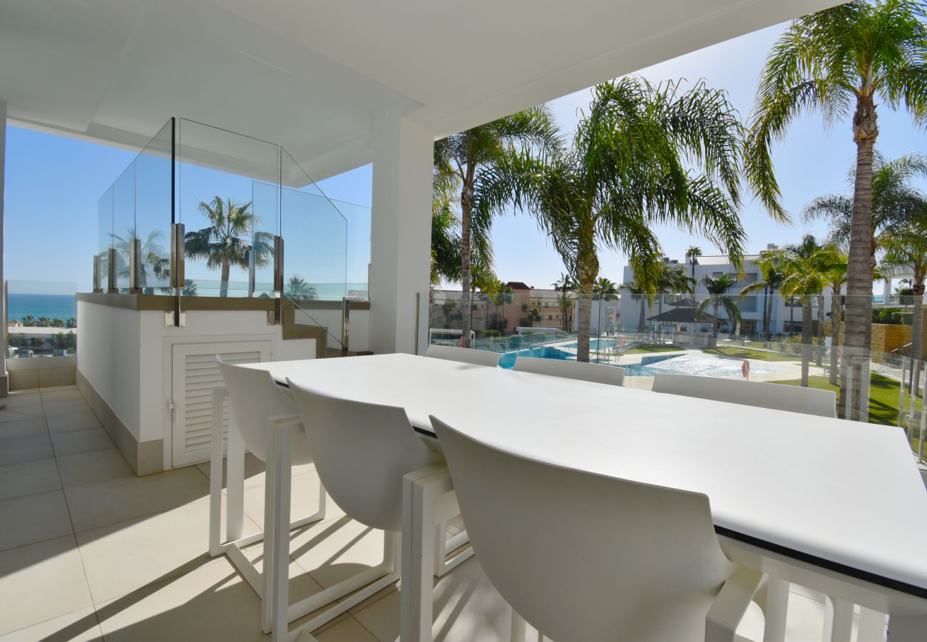 Apartamento en Mijas Costa -  auto_awesome Did you mean: Santa Barbara Heights luxury apartment overlooking the pool! 61 / 5,000 ¡Apartamento de lujo en Santa Barbara Heights con vista a las piscinas!