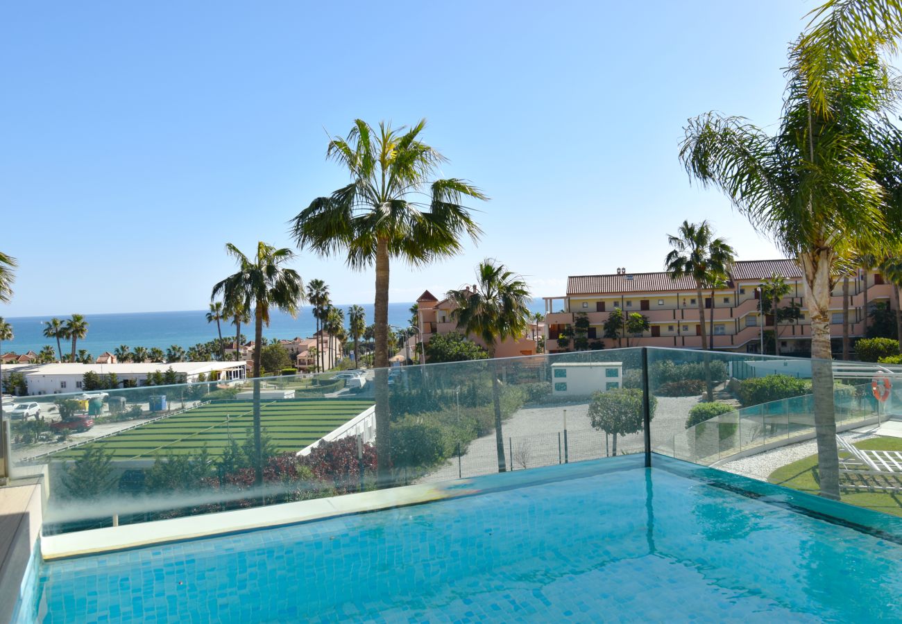 Apartamento en Mijas Costa -  auto_awesome Did you mean: Santa Barbara Heights luxury apartment overlooking the pool! 61 / 5,000 ¡Apartamento de lujo en Santa Barbara Heights con vista a las piscinas!
