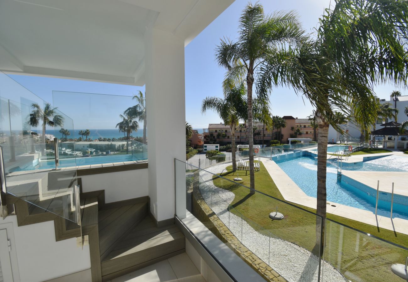 Apartamento en Mijas Costa -  auto_awesome Did you mean: Santa Barbara Heights luxury apartment overlooking the pool! 61 / 5,000 ¡Apartamento de lujo en Santa Barbara Heights con vista a las piscinas!