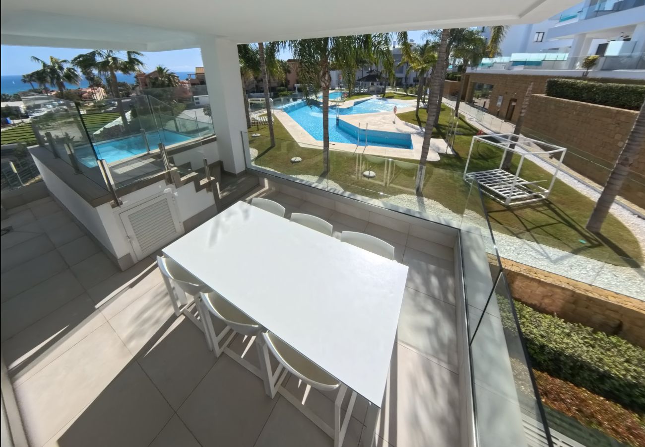 Apartamento en Mijas Costa -  auto_awesome Did you mean: Santa Barbara Heights luxury apartment overlooking the pool! 61 / 5,000 ¡Apartamento de lujo en Santa Barbara Heights con vista a las piscinas!