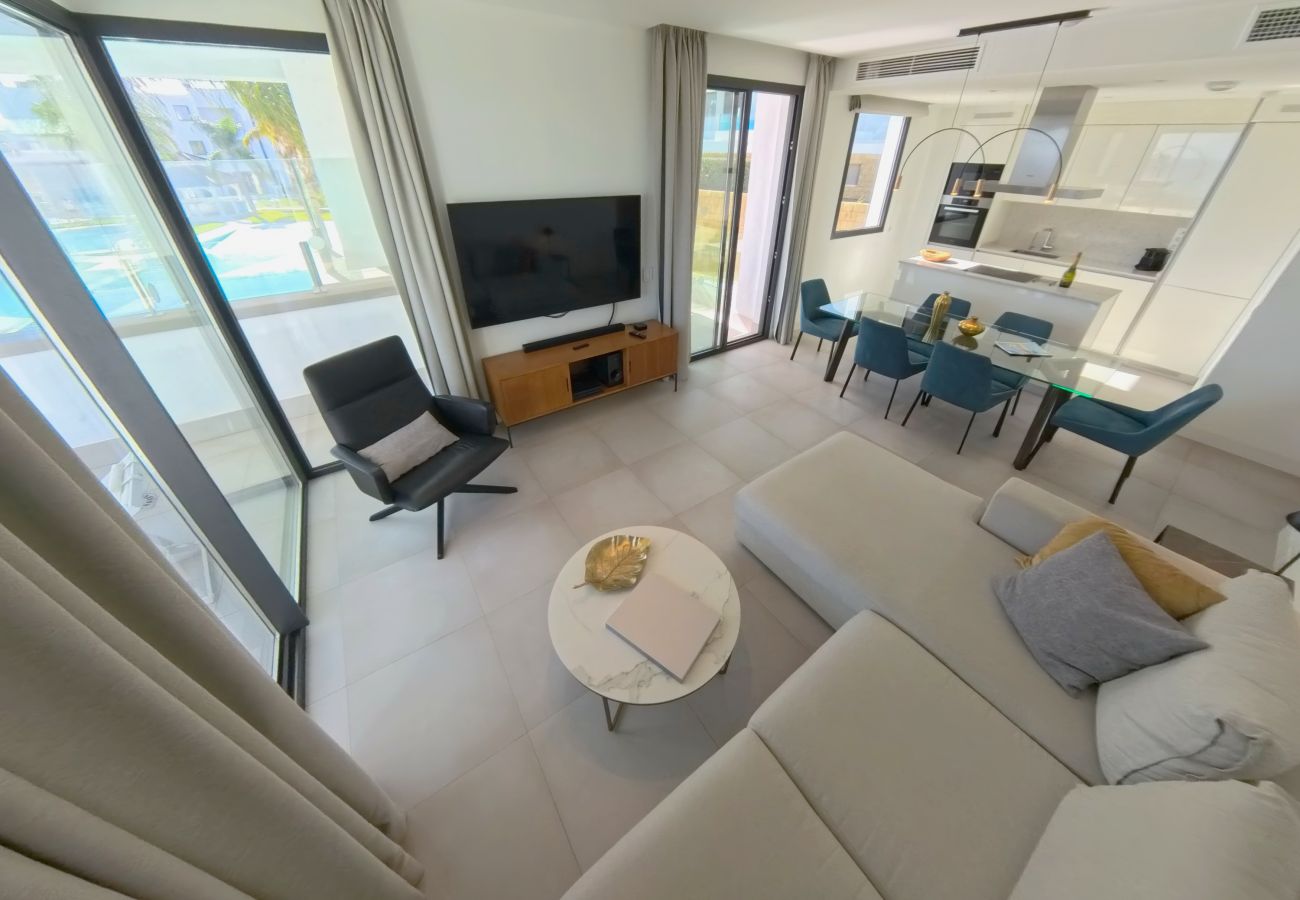Apartamento en Mijas Costa -  auto_awesome Did you mean: Santa Barbara Heights luxury apartment overlooking the pool! 61 / 5,000 ¡Apartamento de lujo en Santa Barbara Heights con vista a las piscinas!