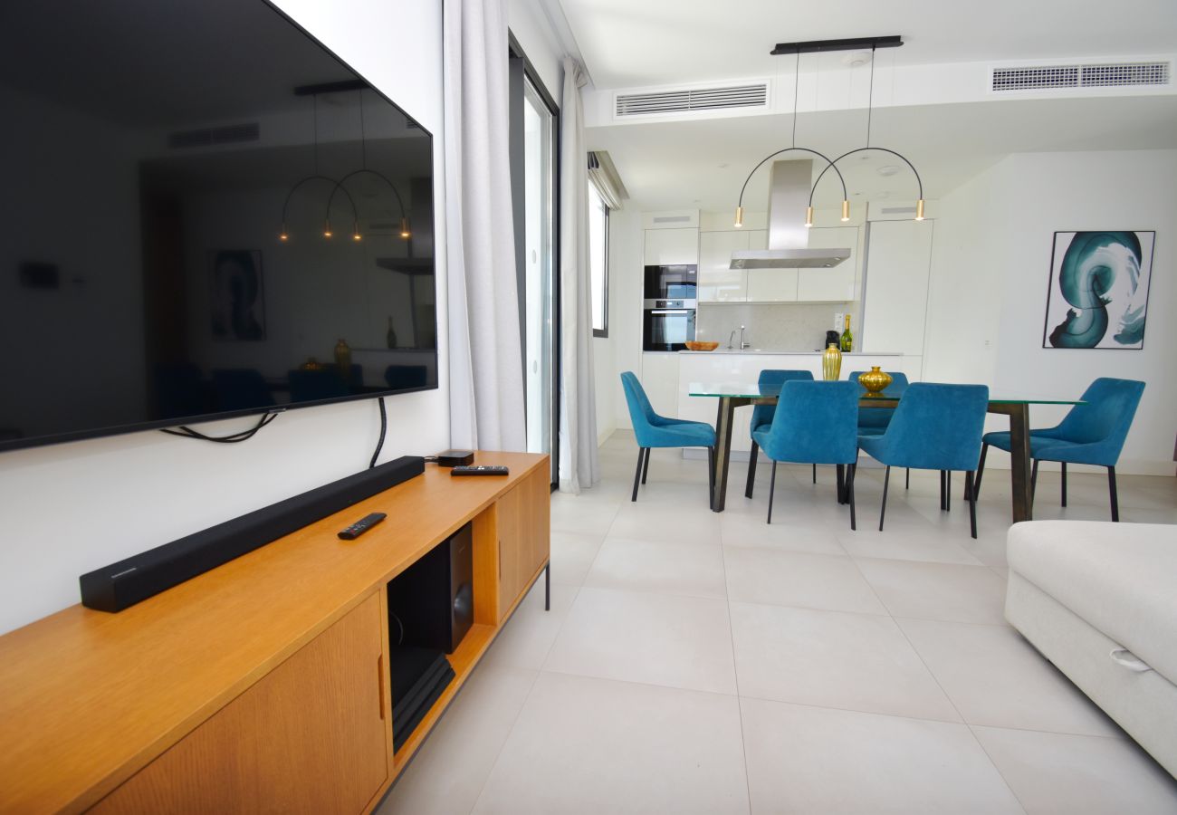 Apartamento en Mijas Costa -  auto_awesome Did you mean: Santa Barbara Heights luxury apartment overlooking the pool! 61 / 5,000 ¡Apartamento de lujo en Santa Barbara Heights con vista a las piscinas!