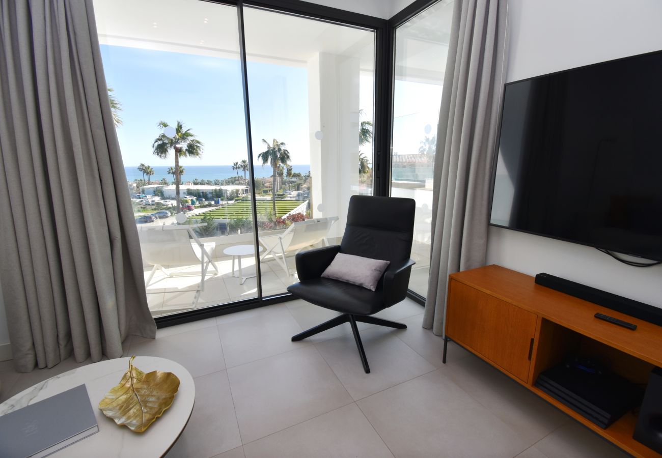 Apartamento en Mijas Costa -  auto_awesome Did you mean: Santa Barbara Heights luxury apartment overlooking the pool! 61 / 5,000 ¡Apartamento de lujo en Santa Barbara Heights con vista a las piscinas!