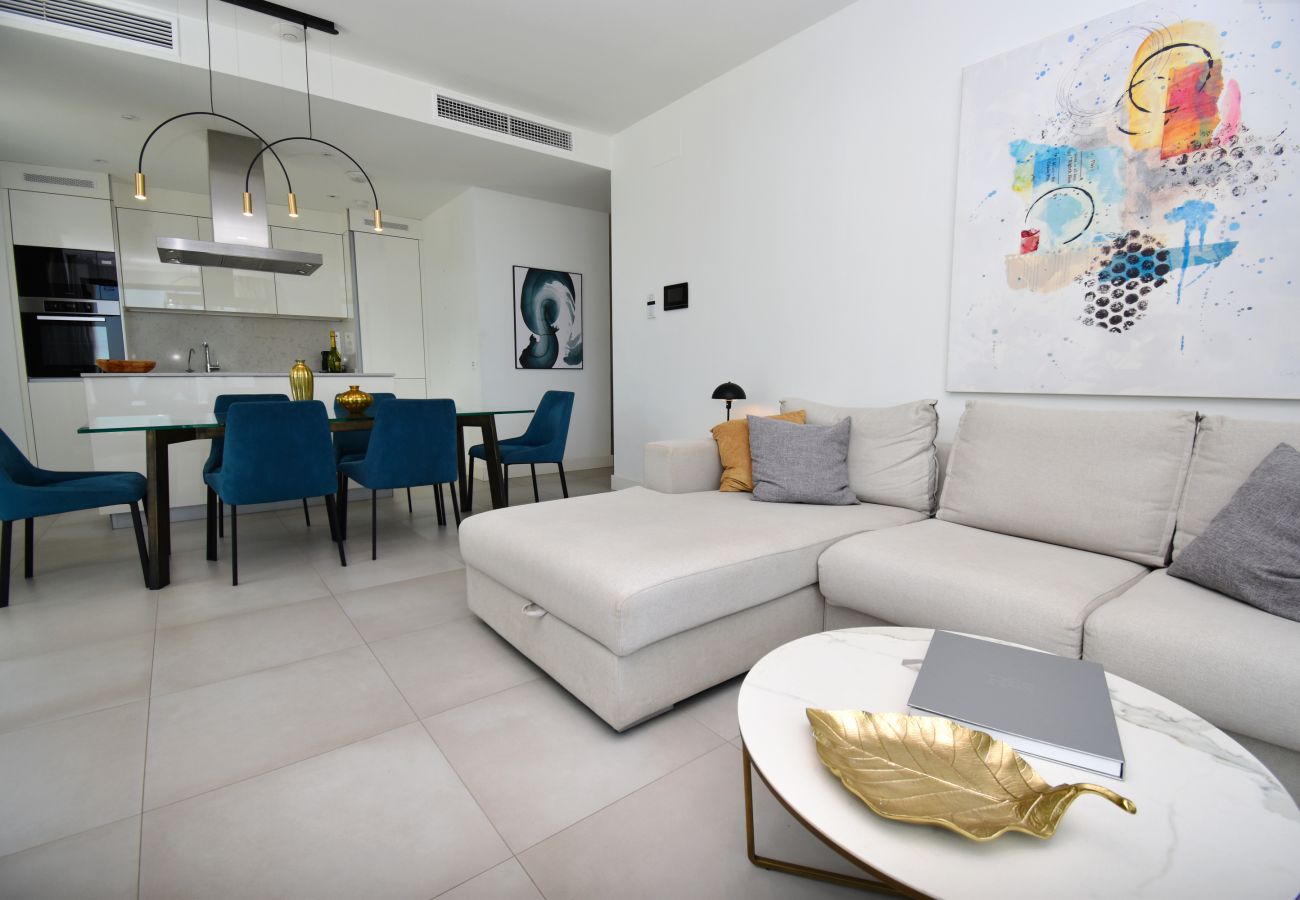 Apartamento en Mijas Costa -  auto_awesome Did you mean: Santa Barbara Heights luxury apartment overlooking the pool! 61 / 5,000 ¡Apartamento de lujo en Santa Barbara Heights con vista a las piscinas!