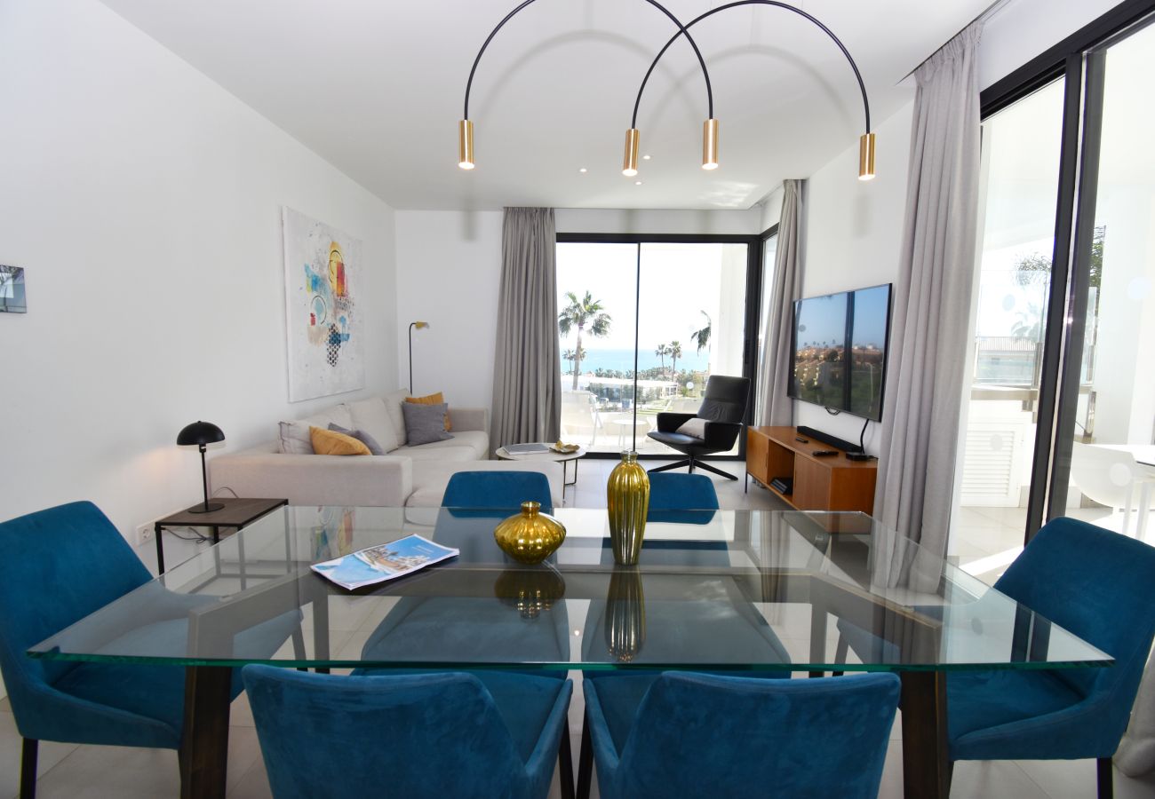Apartamento en Mijas Costa -  auto_awesome Did you mean: Santa Barbara Heights luxury apartment overlooking the pool! 61 / 5,000 ¡Apartamento de lujo en Santa Barbara Heights con vista a las piscinas!