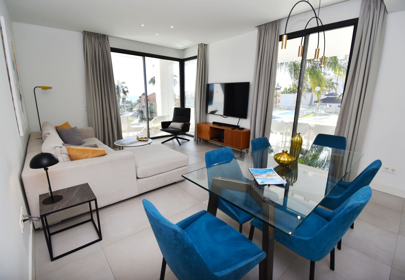 Apartamento en Mijas Costa -  auto_awesome Did you mean: Santa Barbara Heights luxury apartment overlooking the pool! 61 / 5,000 ¡Apartamento de lujo en Santa Barbara Heights con vista a las piscinas!