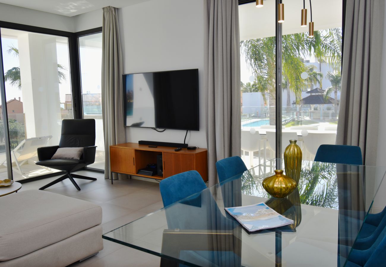 Apartamento en Mijas Costa -  auto_awesome Did you mean: Santa Barbara Heights luxury apartment overlooking the pool! 61 / 5,000 ¡Apartamento de lujo en Santa Barbara Heights con vista a las piscinas!