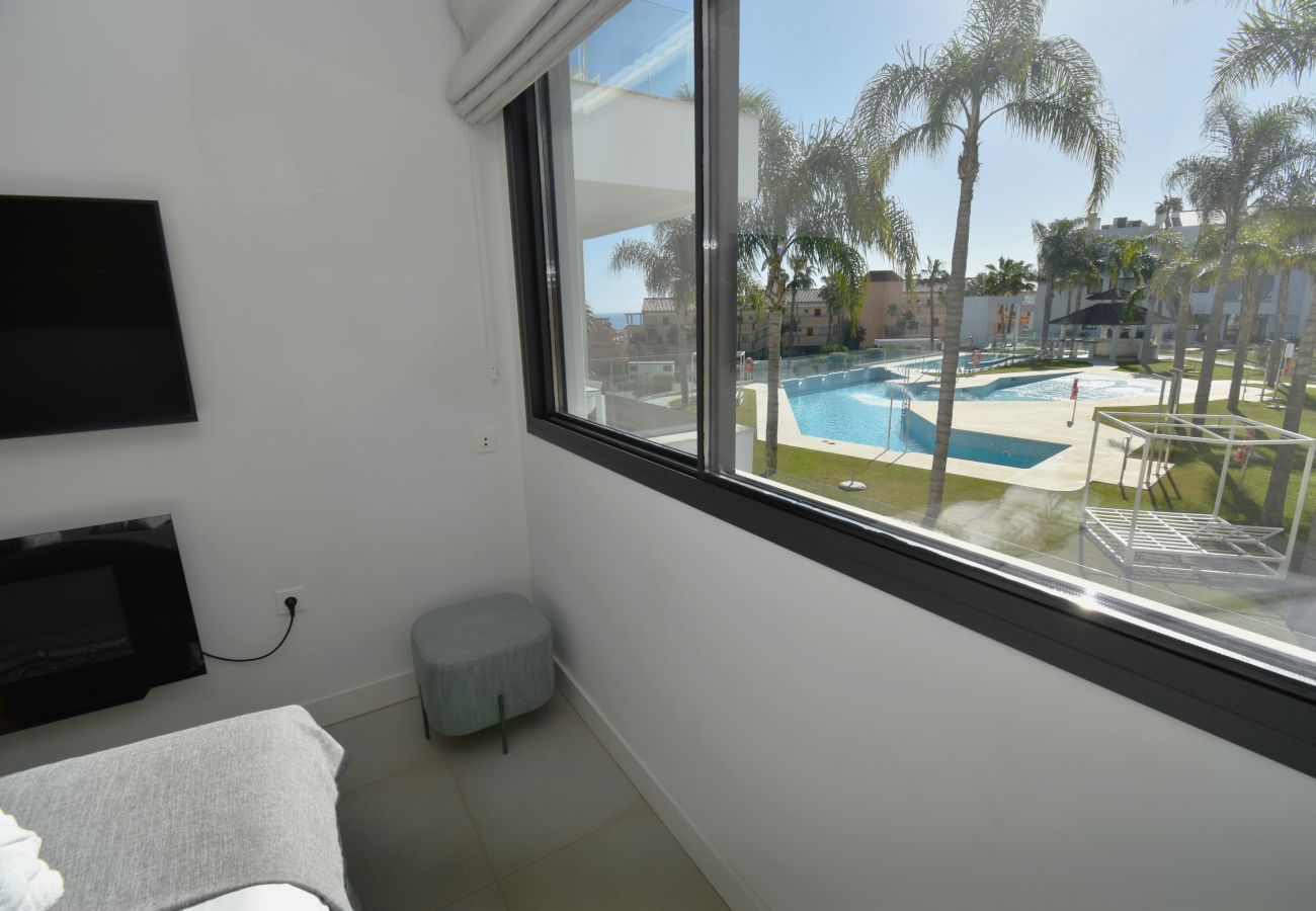 Apartamento en Mijas Costa -  auto_awesome Did you mean: Santa Barbara Heights luxury apartment overlooking the pool! 61 / 5,000 ¡Apartamento de lujo en Santa Barbara Heights con vista a las piscinas!