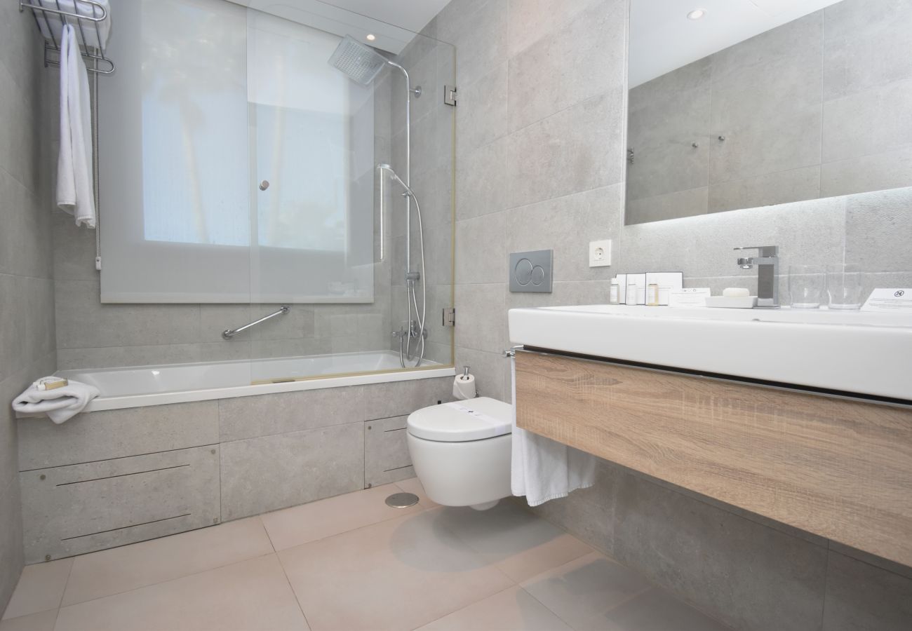 Apartamento en Mijas Costa -  auto_awesome Did you mean: Santa Barbara Heights luxury apartment overlooking the pool! 61 / 5,000 ¡Apartamento de lujo en Santa Barbara Heights con vista a las piscinas!