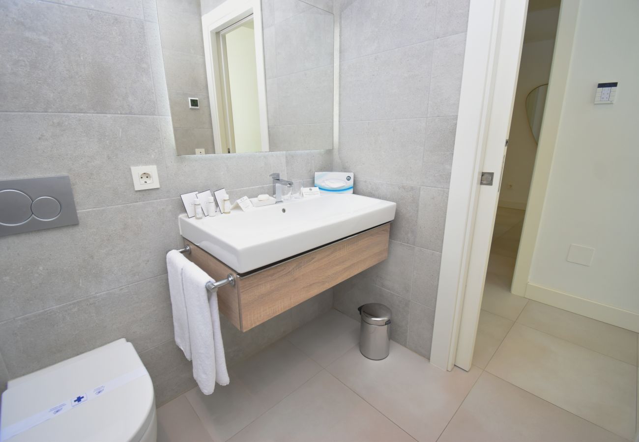 Apartamento en Mijas Costa -  auto_awesome Did you mean: Santa Barbara Heights luxury apartment overlooking the pool! 61 / 5,000 ¡Apartamento de lujo en Santa Barbara Heights con vista a las piscinas!