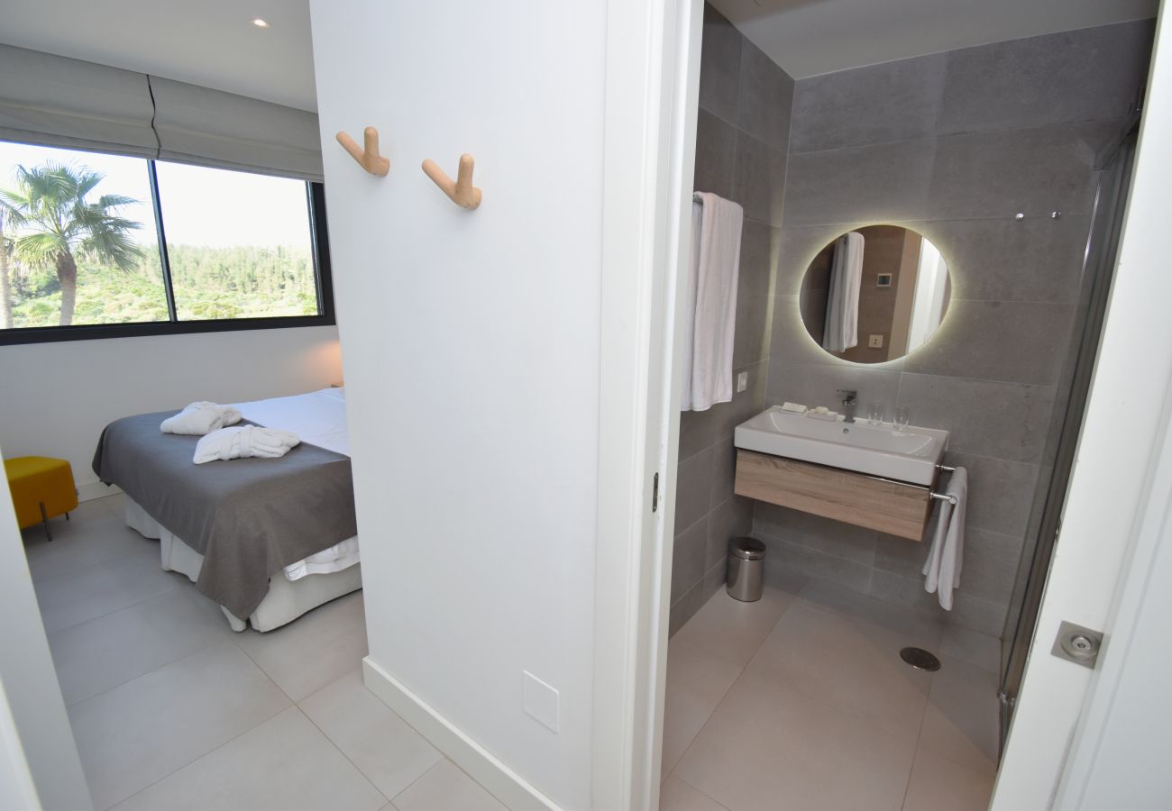 Apartamento en Mijas Costa -  auto_awesome Did you mean: Santa Barbara Heights luxury apartment overlooking the pool! 61 / 5,000 ¡Apartamento de lujo en Santa Barbara Heights con vista a las piscinas!