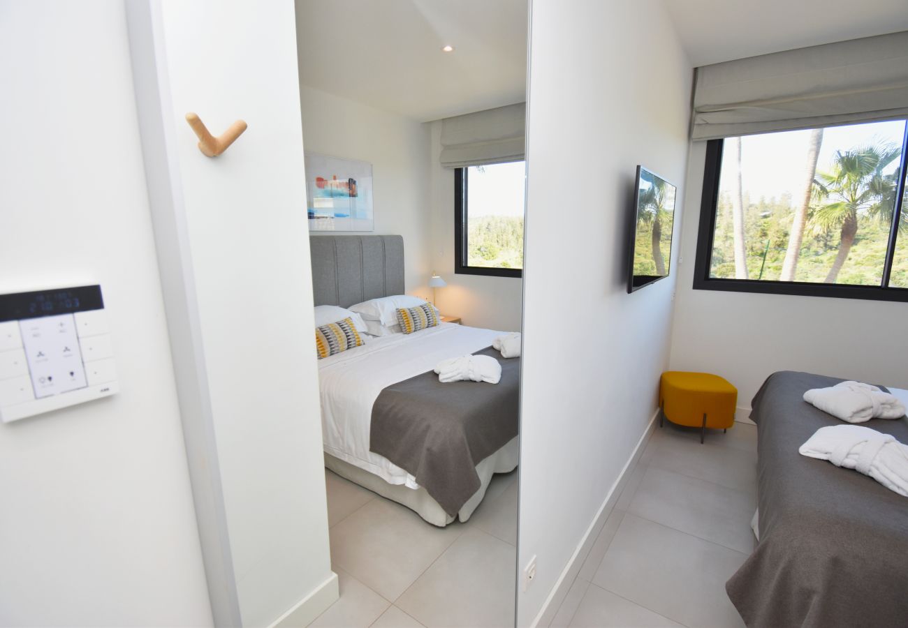 Apartamento en Mijas Costa -  auto_awesome Did you mean: Santa Barbara Heights luxury apartment overlooking the pool! 61 / 5,000 ¡Apartamento de lujo en Santa Barbara Heights con vista a las piscinas!