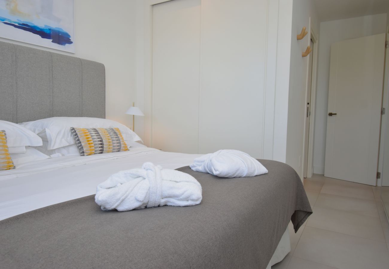 Apartamento en Mijas Costa -  auto_awesome Did you mean: Santa Barbara Heights luxury apartment overlooking the pool! 61 / 5,000 ¡Apartamento de lujo en Santa Barbara Heights con vista a las piscinas!