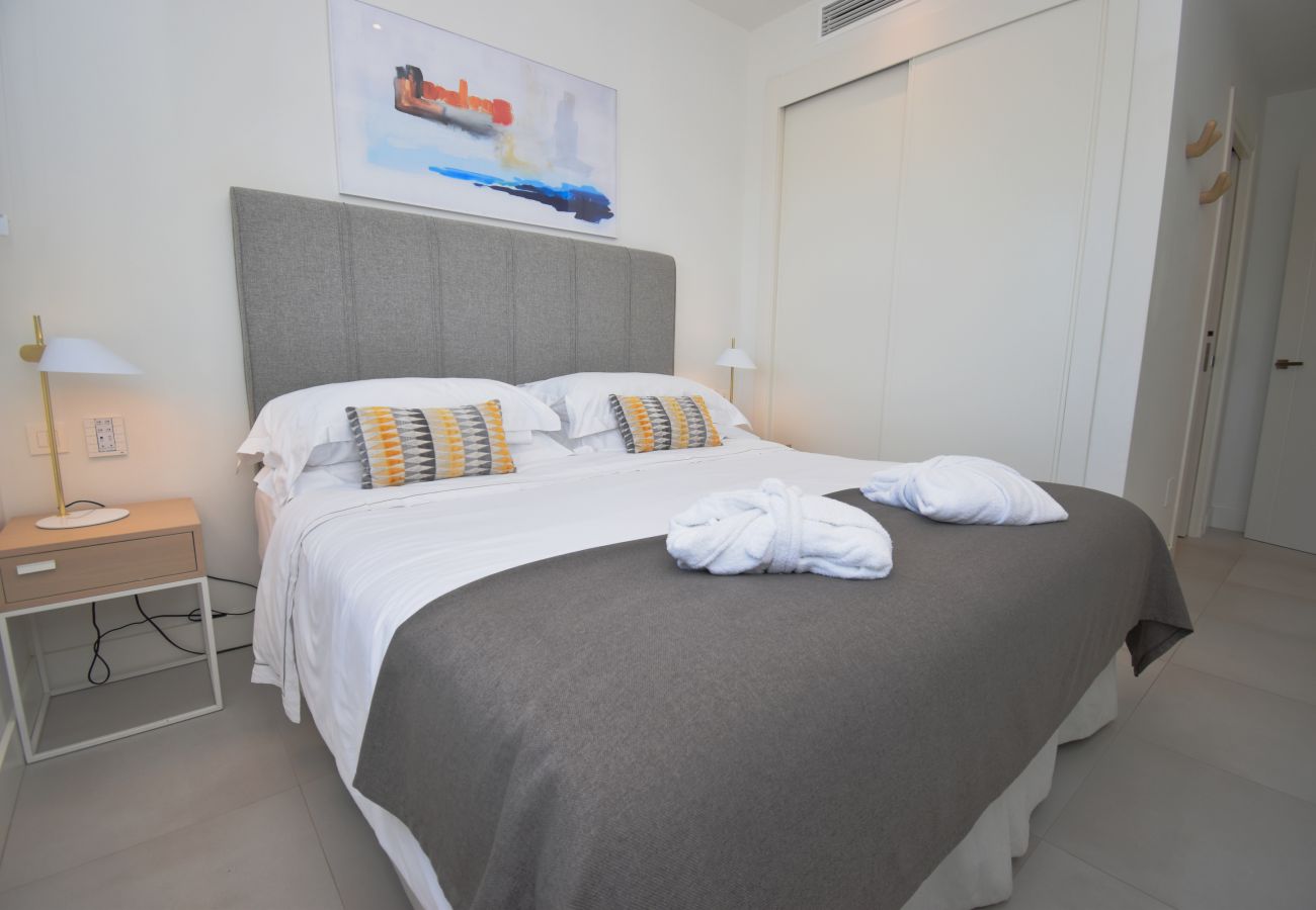 Apartamento en Mijas Costa -  auto_awesome Did you mean: Santa Barbara Heights luxury apartment overlooking the pool! 61 / 5,000 ¡Apartamento de lujo en Santa Barbara Heights con vista a las piscinas!