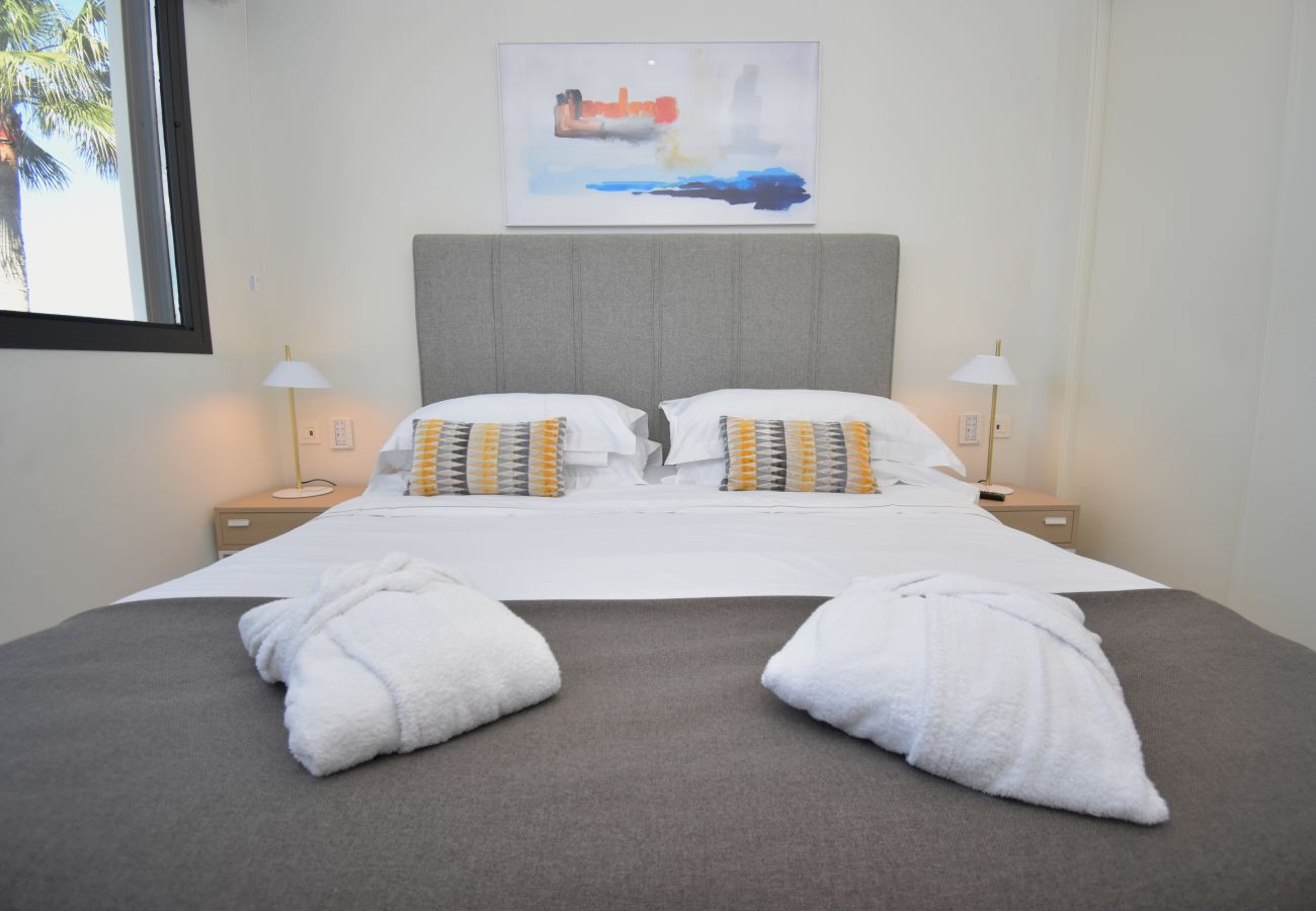Apartamento en Mijas Costa -  auto_awesome Did you mean: Santa Barbara Heights luxury apartment overlooking the pool! 61 / 5,000 ¡Apartamento de lujo en Santa Barbara Heights con vista a las piscinas!