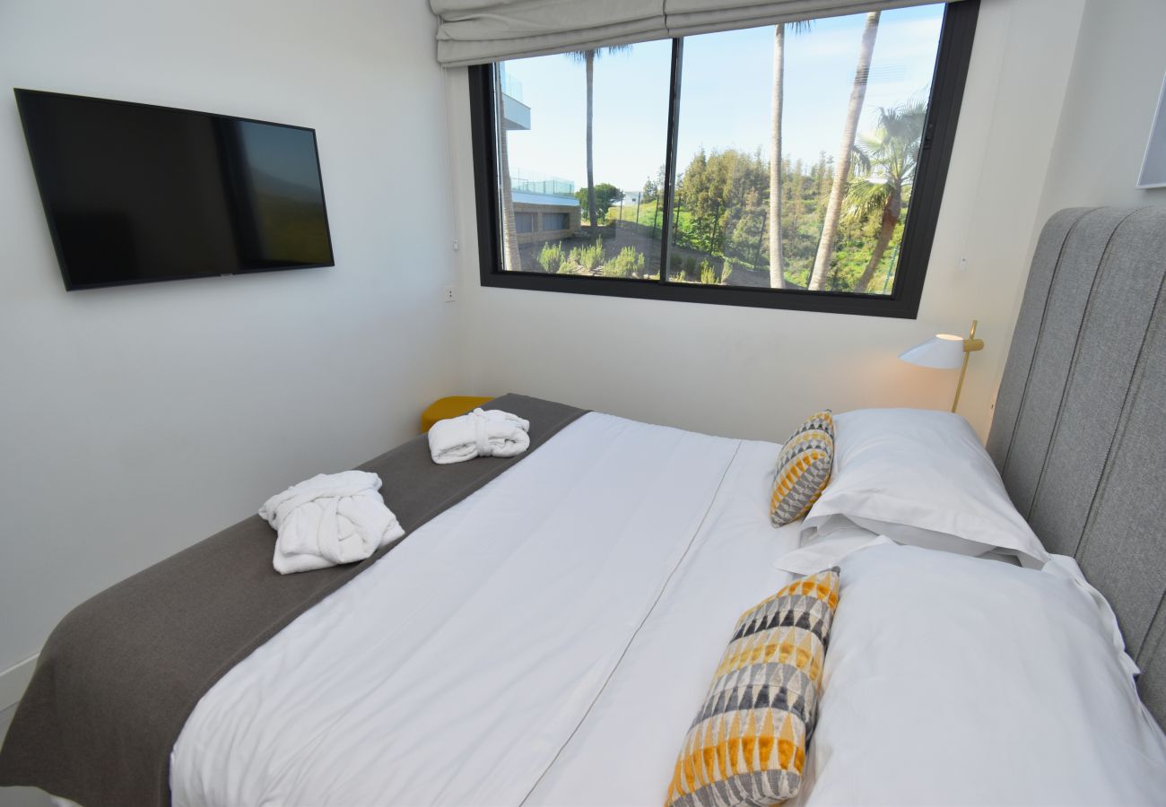 Apartamento en Mijas Costa -  auto_awesome Did you mean: Santa Barbara Heights luxury apartment overlooking the pool! 61 / 5,000 ¡Apartamento de lujo en Santa Barbara Heights con vista a las piscinas!