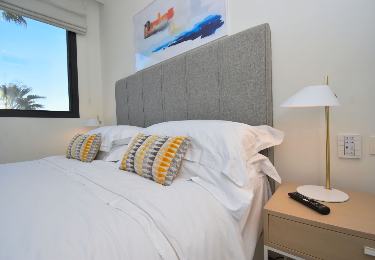Apartamento en Mijas Costa -  auto_awesome Did you mean: Santa Barbara Heights luxury apartment overlooking the pool! 61 / 5,000 ¡Apartamento de lujo en Santa Barbara Heights con vista a las piscinas!