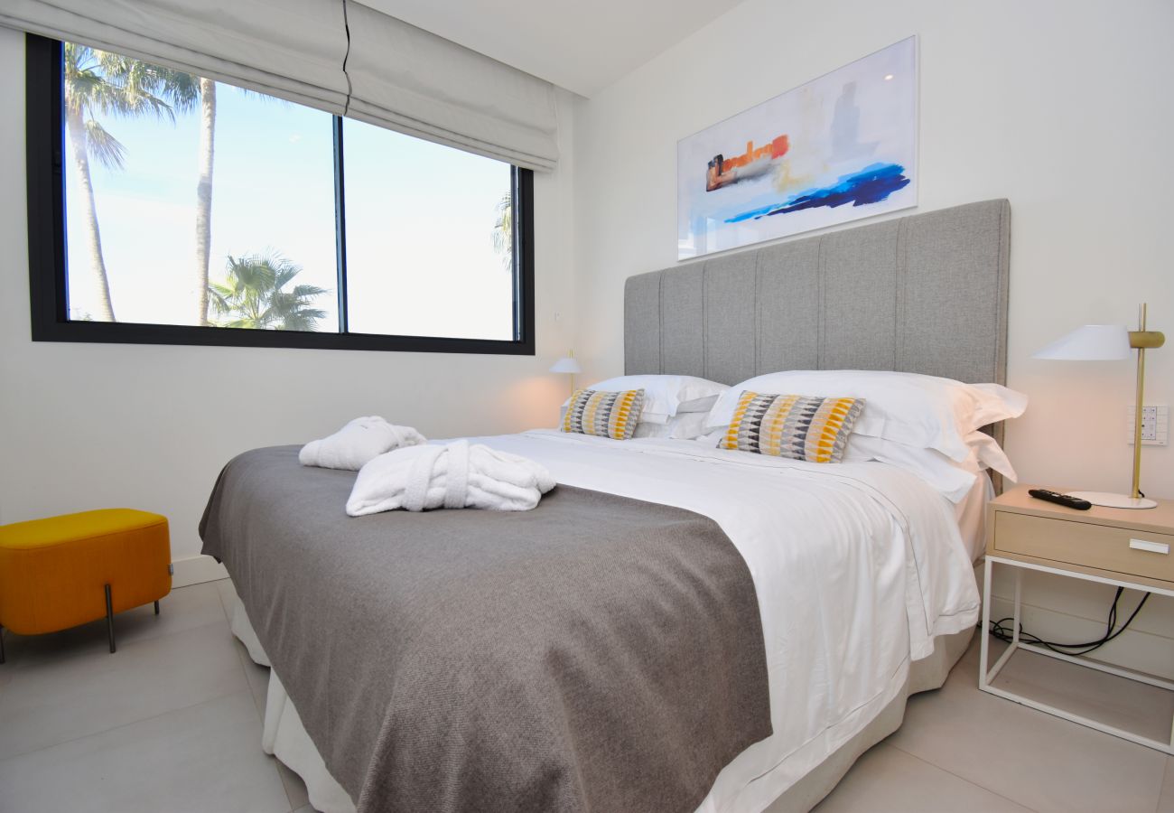 Apartamento en Mijas Costa -  auto_awesome Did you mean: Santa Barbara Heights luxury apartment overlooking the pool! 61 / 5,000 ¡Apartamento de lujo en Santa Barbara Heights con vista a las piscinas!
