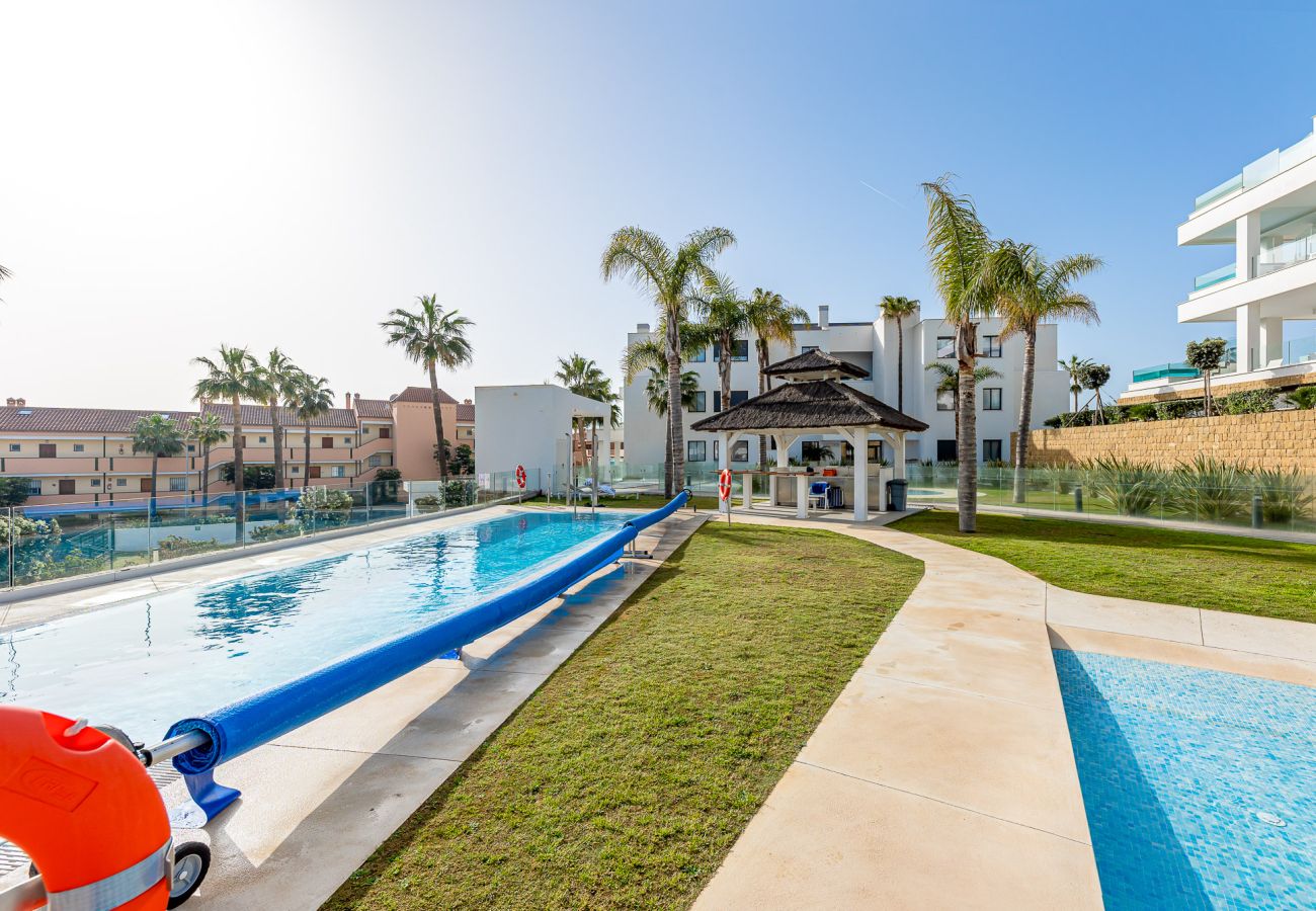 Apartamento en Mijas Costa -  auto_awesome Did you mean: Santa Barbara Heights luxury apartment overlooking the pool! 61 / 5,000 ¡Apartamento de lujo en Santa Barbara Heights con vista a las piscinas!
