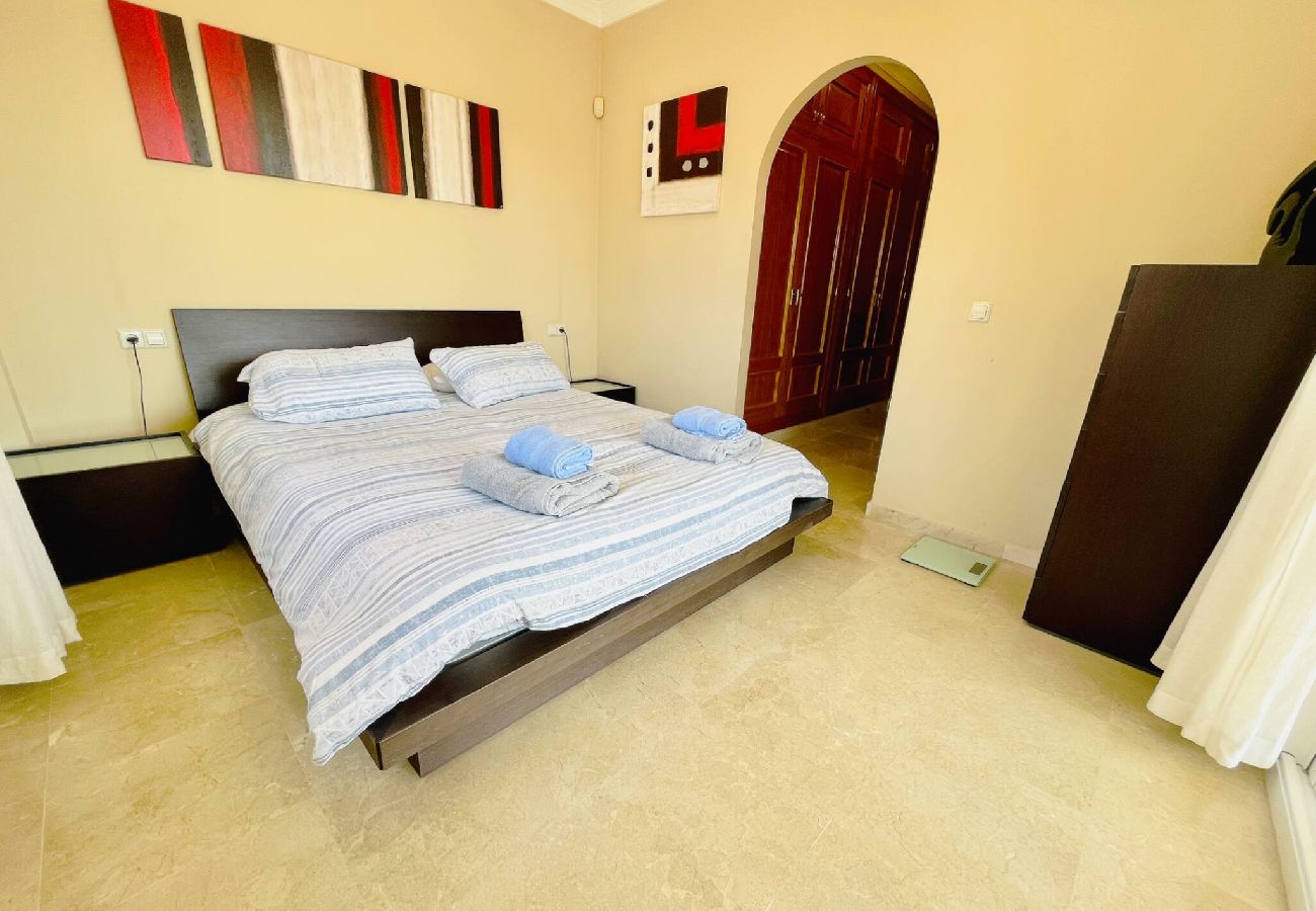 Bedroom Holiday Rentals 