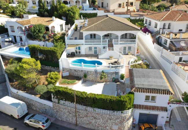 Villa in Mijas Costa - Villa los Pajaritos, spacious 5 bed heated pool 