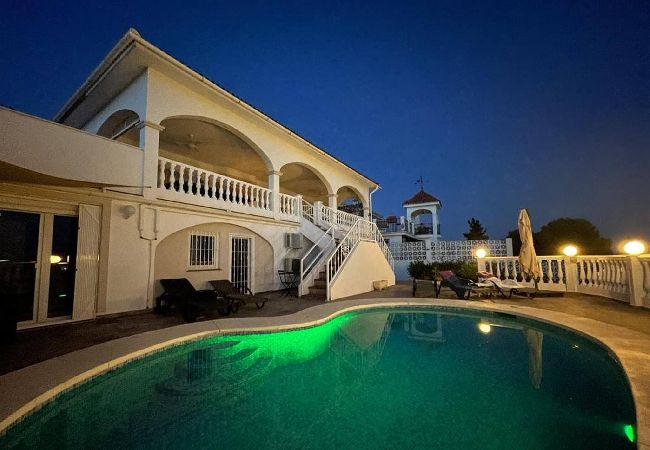 Villa in Mijas Costa - Villa los Pajaritos, spacious 5 bed heated pool 