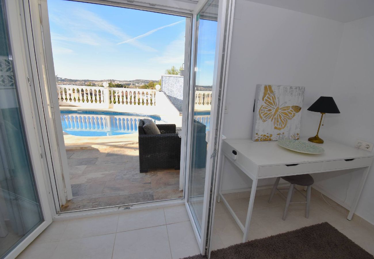 Bedroom Holiday Rentals 