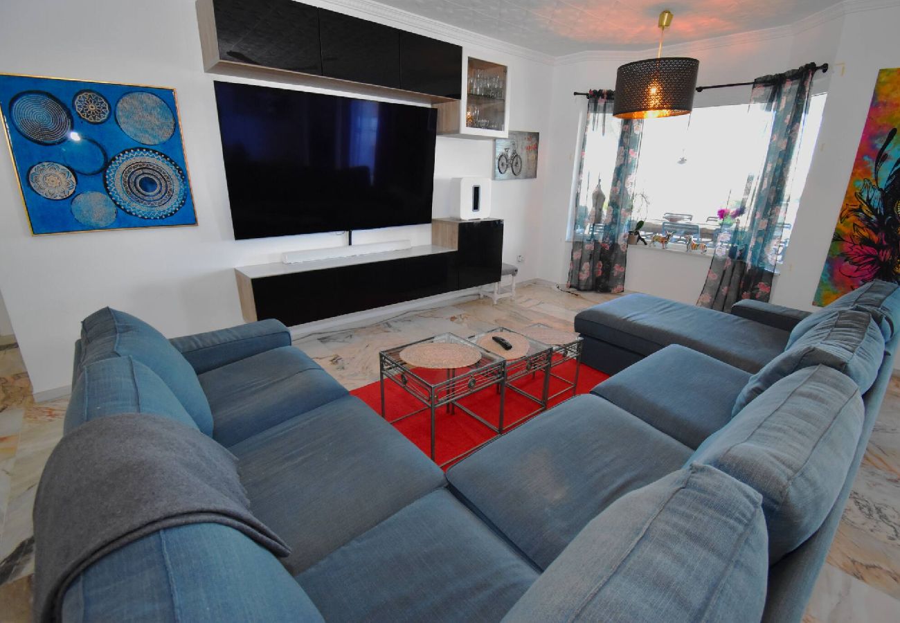 Lounge property management