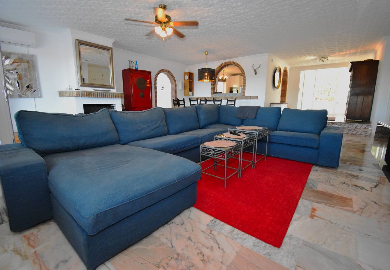 Lounge property management