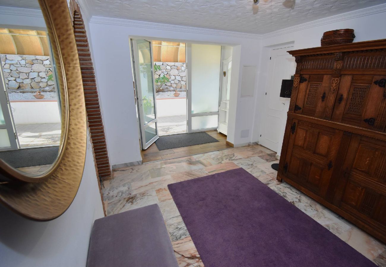 Lounge property management