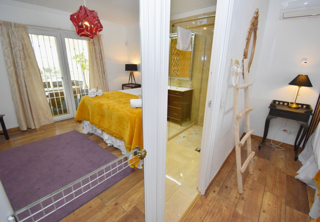 Bedroom Holiday Rentals 