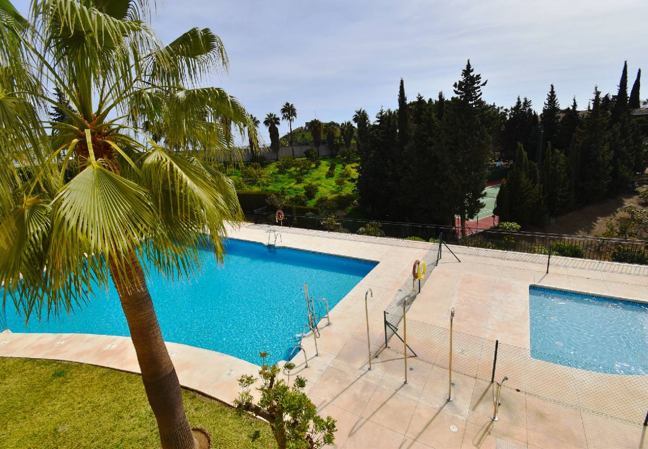 Apartment in Benalmádena - Benalmádena 2 bed - Spacious, Pool & 2-Car Parking