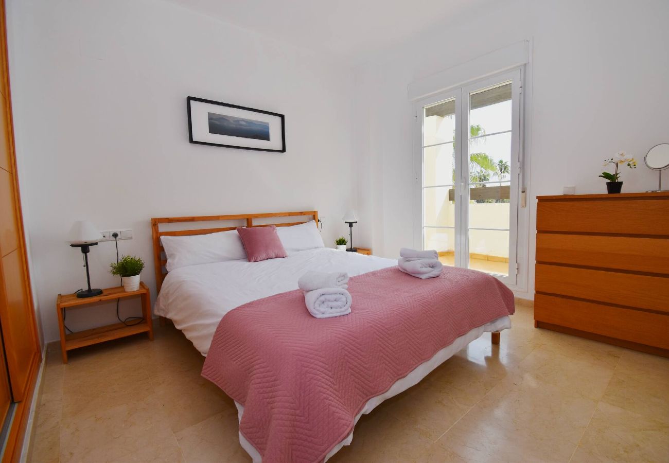 Apartment in Benalmádena - Benalmádena 2 bed - Spacious, Pool & 2-Car Parking