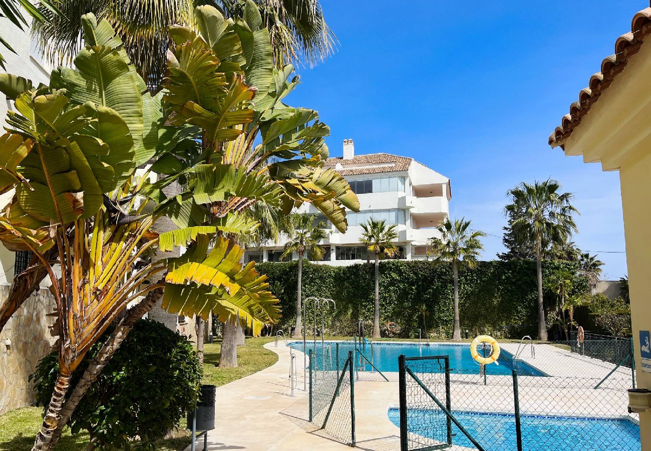 Apartment in Benalmádena - Benalmádena 2 bed - Spacious, Pool & 2-Car Parking