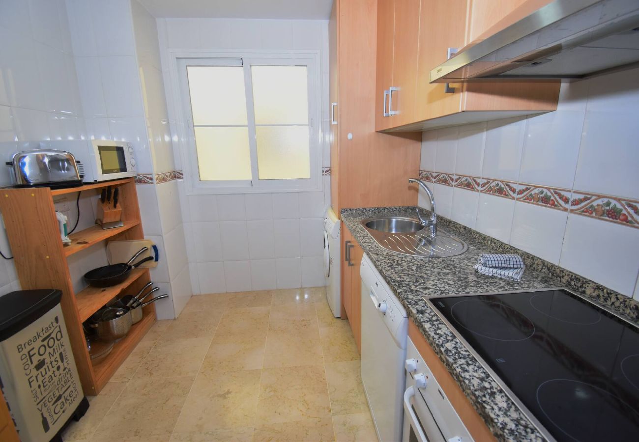 Apartment in Benalmádena - Benalmádena 2 bed - Spacious, Pool & 2-Car Parking