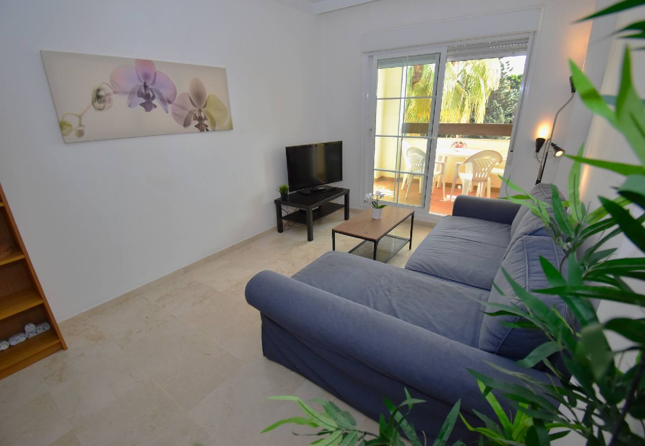 Apartment in Benalmádena - Benalmádena 2 bed - Spacious, Pool & 2-Car Parking