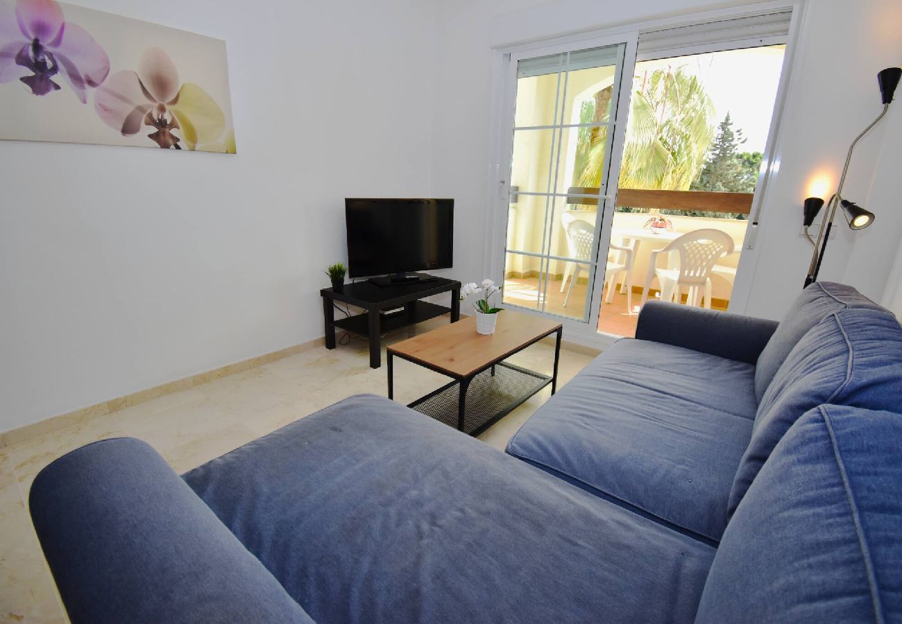 Apartment in Benalmádena - Benalmádena 2 bed - Spacious, Pool & 2-Car Parking
