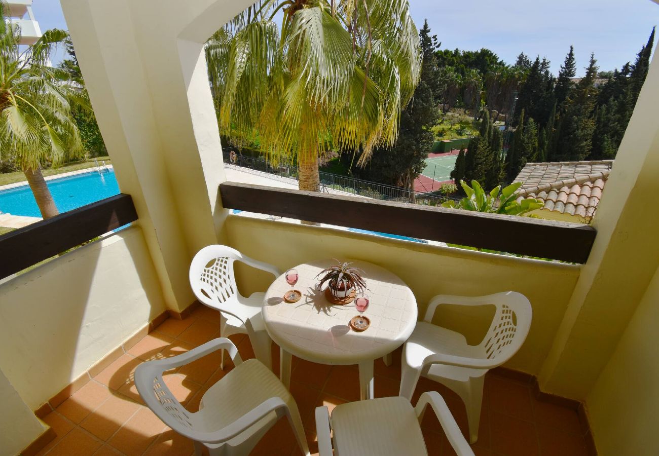 Apartment in Benalmádena - Benalmádena 2 bed - Spacious, Pool & 2-Car Parking