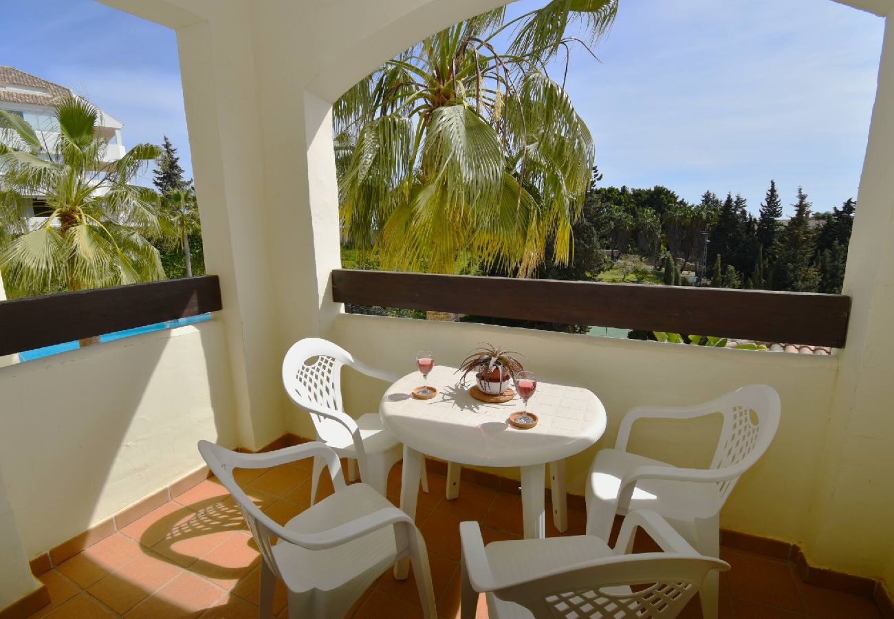 Apartment in Benalmádena - Benalmádena 2 bed - Spacious, Pool & 2-Car Parking