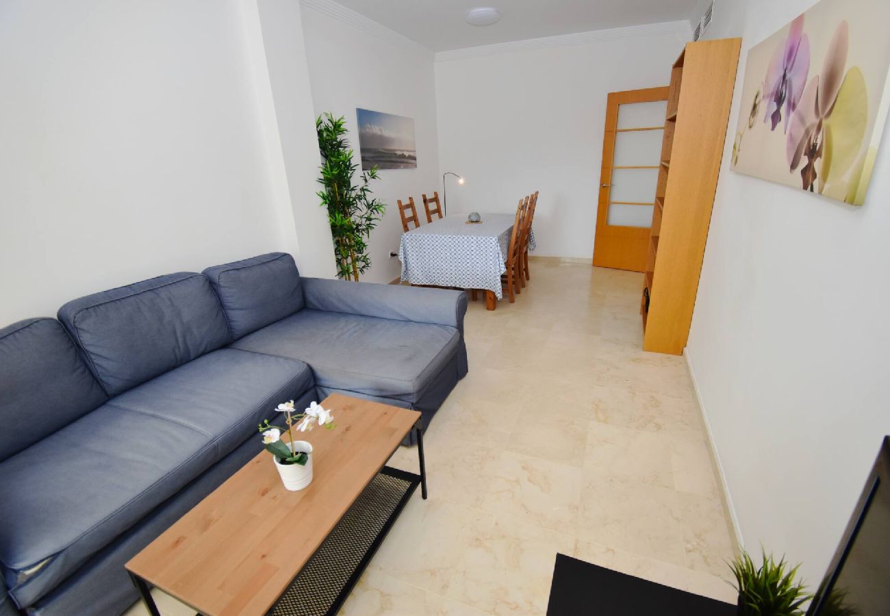 Apartment in Benalmádena - Benalmádena 2 bed - Spacious, Pool & 2-Car Parking