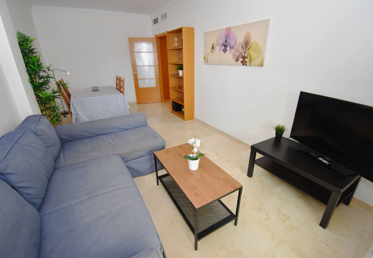 Apartment in Benalmádena - Benalmádena 2 bed - Spacious, Pool & 2-Car Parking