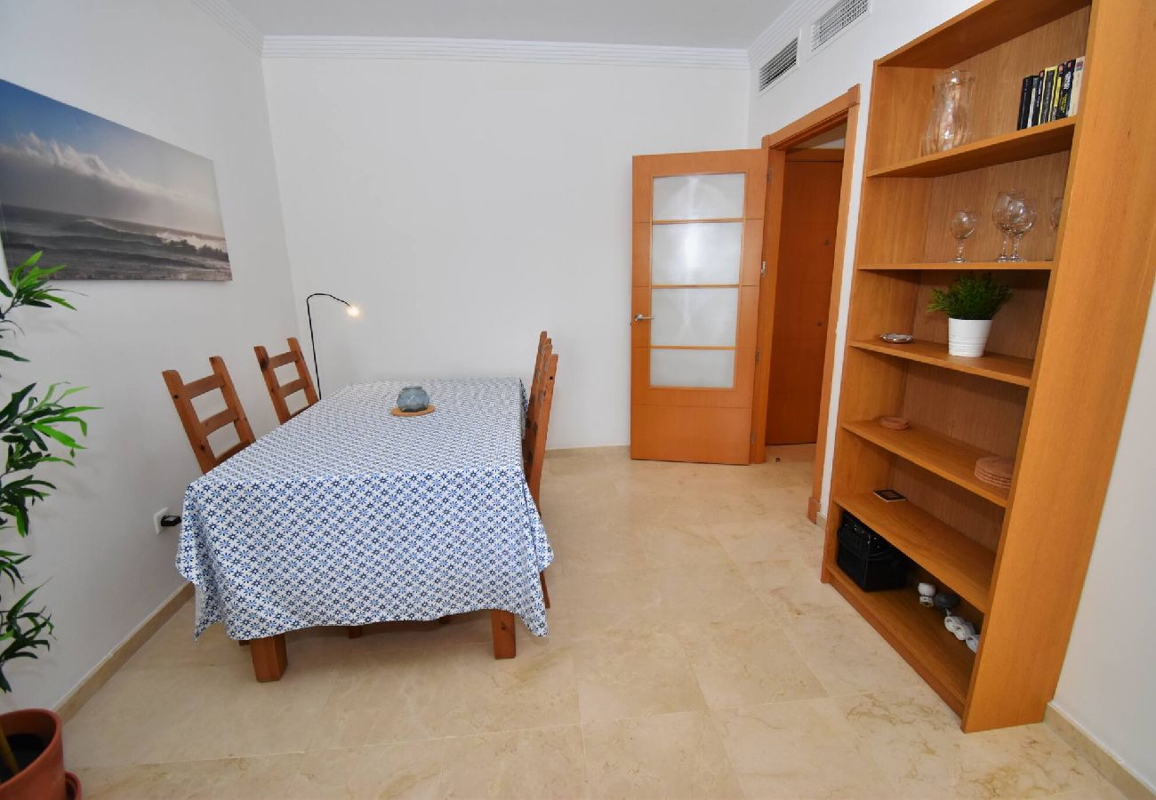 Apartment in Benalmádena - Benalmádena 2 bed - Spacious, Pool & 2-Car Parking