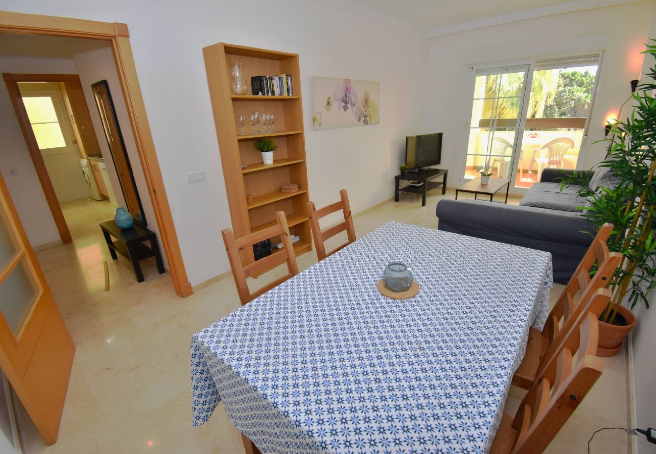 Apartment in Benalmádena - Benalmádena 2 bed - Spacious, Pool & 2-Car Parking