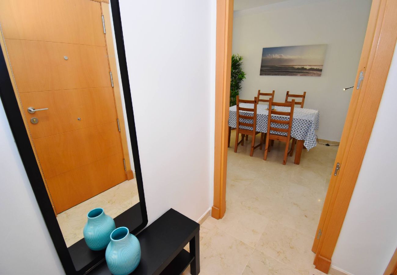 Apartment in Benalmádena - Benalmádena 2 bed - Spacious, Pool & 2-Car Parking