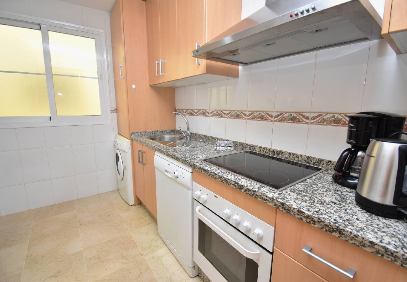 Apartment in Benalmádena - Benalmádena 2 bed - Spacious, Pool & 2-Car Parking